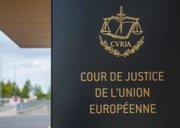 Cartel en la entrada del Tribunal de Justicia de la Unión Europea