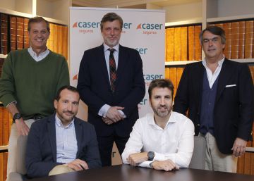 De pie, de izquierda a derecha: Matín Huete, vicepresidente de AEFI; Juan José Cotorruelo, director de Vida y Pensiones de Caser Seguros; Antonio Botas, consejero delegado de Finect. Sentados: David Conde, director general de Coinscrap; Igor Alosno, consejero delegado de Accurate Quant.