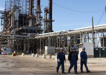 Imagen de una refinería de petróleo en Estados Unidos.