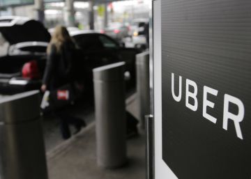 Punto de recogida de pasajeros de Uber en el aeropuerto de LaGuardia (Nueva York).