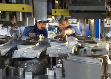 Imagen de una línea de montaje en una fábrica de Gestamp.