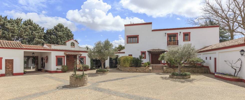 Jeques, rusos y europeos, a por el inmobiliario rural español