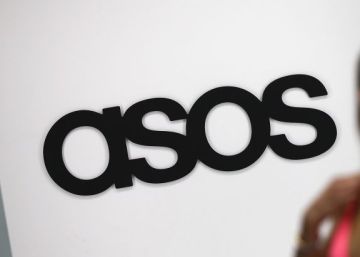 Una modelo en un desfile en la sede de Asos, en Londres.