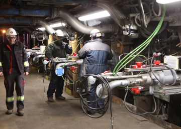Operarios en una planta energética.