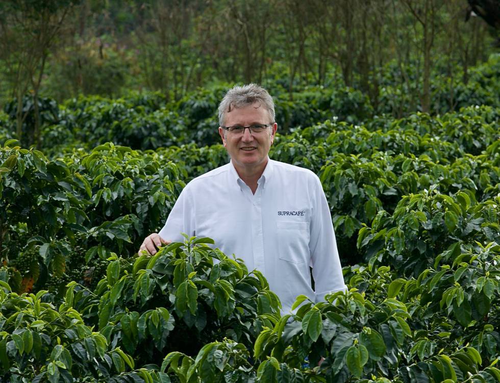 Ricardo Oteros en una plantación.