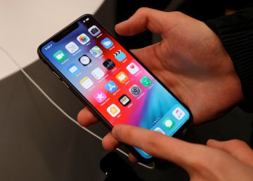 Concepto del nuevo iPhone con triple cámara de fotos (vídeo)