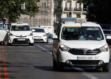 Taxis en el centro de Madrid.