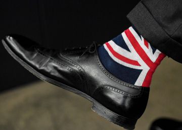 Detalle de los calcetines del europarlamentario británico Nigel Farage en el Parlamento Europeo en Estrasburgo (Francia) hoy.
