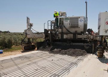 El sector cementero aplaude la vuelta de las carreteras de hormigón El sector cementero aplaude la vuelta de las carreteras de hormigón