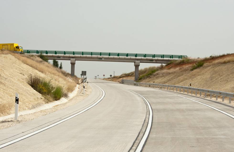 El sector cementero aplaude la vuelta de las carreteras de hormigón