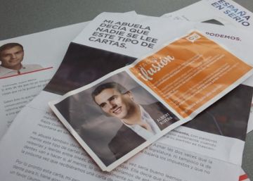 Programas electorales que se envían por correo a los votantes.