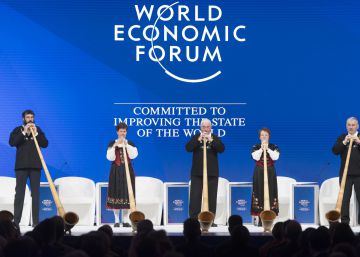 Músicos en la inauguración de la asamblea anual del Foro de Davos