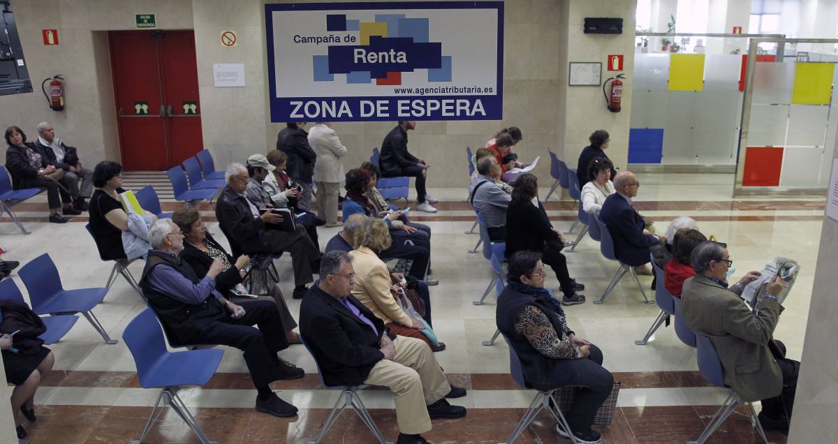 Zona de espera de una oficina de la Agencia Tributaria.