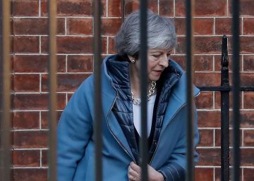 Britain's Prime Minister Theresa May leaves from the rear of 10 Downing Street in London on February 14, 2019 ahead of a vote on amendments to the Brexit withdrawal bill. (Photo by Tolga AKMEN AFP)