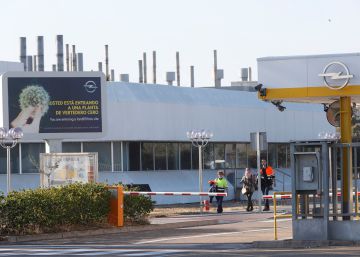 Entrada de la fábrica de Opel en Figueruelas, Zaragoza.