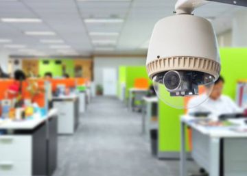 El control laboral con cámaras es legal solo si la empresa informa al empleado