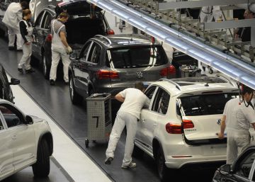 Línea de producción de Volkswagen en la planta de Wolfsburgo.