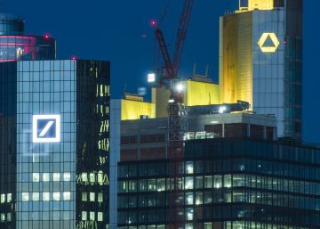 Sedes corporativas de Deutsche Bank y de Commerzbank, en el distrito financiero de Fráncfort, Alemania.