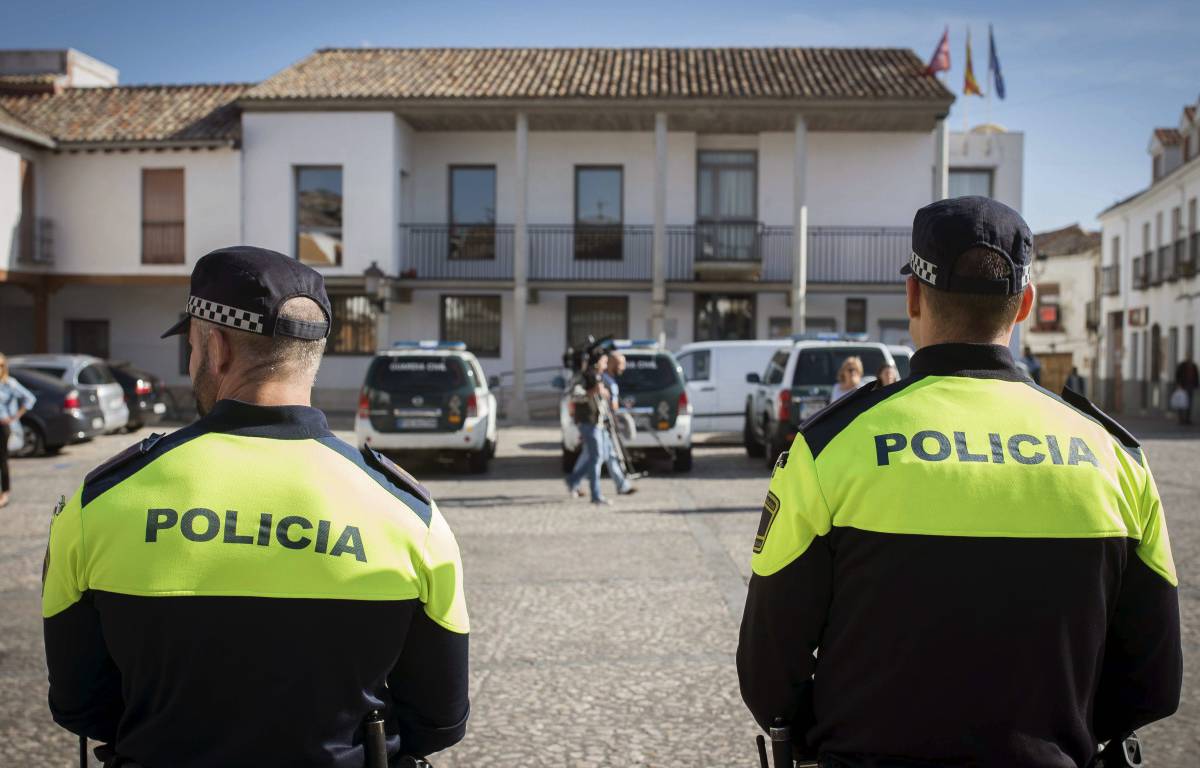 Dos agentes municipales de Valdemoro (Madrid).