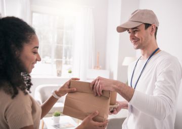 Varias sentencias confirman una “relación laboral” entre Glovo y sus ‘riders’