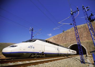 La desconvocatoria de huelgas en el transporte alivia la operación salida
