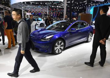 Elon Musk asegura que sus Tesla conducirán mejor que los humanos este mismo año