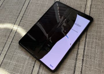 Imagen del Samsung Galaxy Fold del periodista Mark Gurman de Bloomberg.