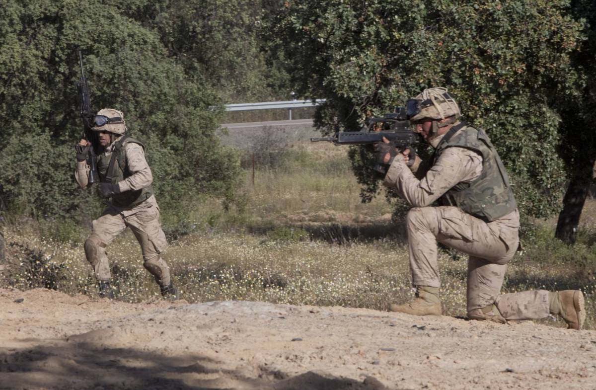Es discriminatorio que el ejército exija la misma altura, 160 cm, a hombres y mujeres