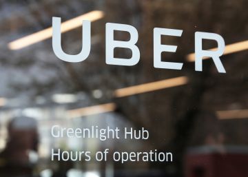 Símbolo de Uber en la entrada al Hub Greenlight de Brooklyn, Nueva York.