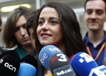 Arrimadas descarta un pacto de Ciudadanos con el PSOE Arrimadas descarta un pacto de Ciudadanos con el PSOE