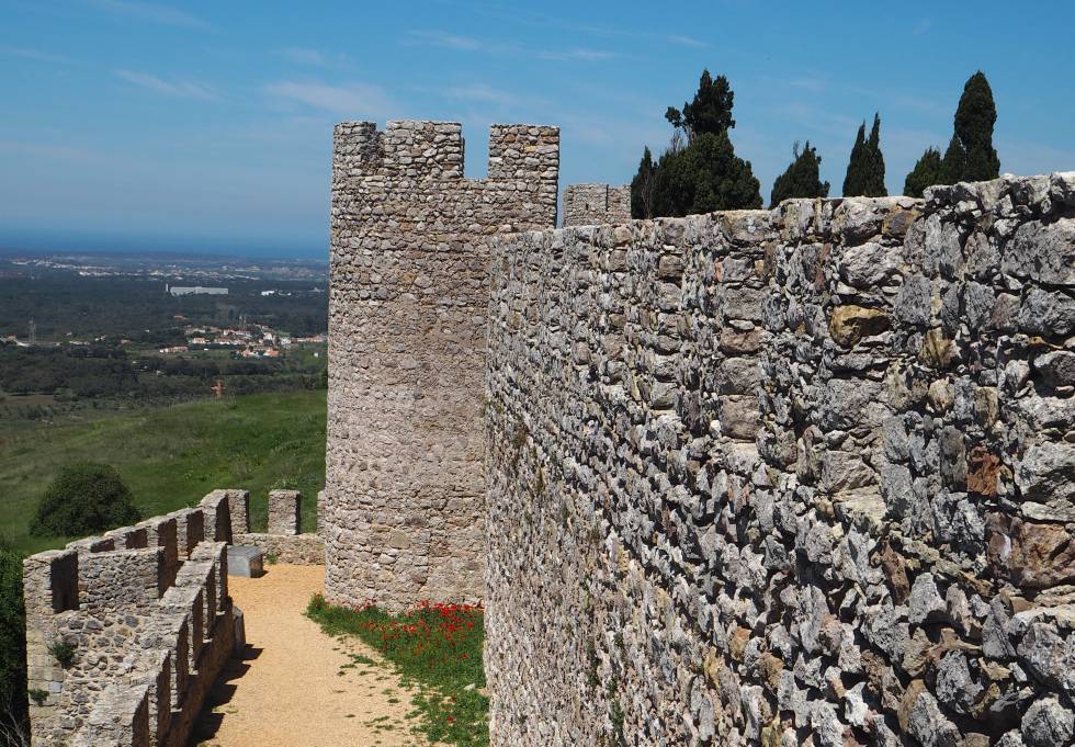 Castillo medieval árabe en lo alto de la ciudad.