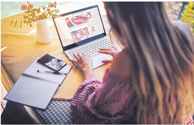 ¿Pueden las empresas obligar a sus empleados a instalarse una ‘app’ para controlar su jornada?
