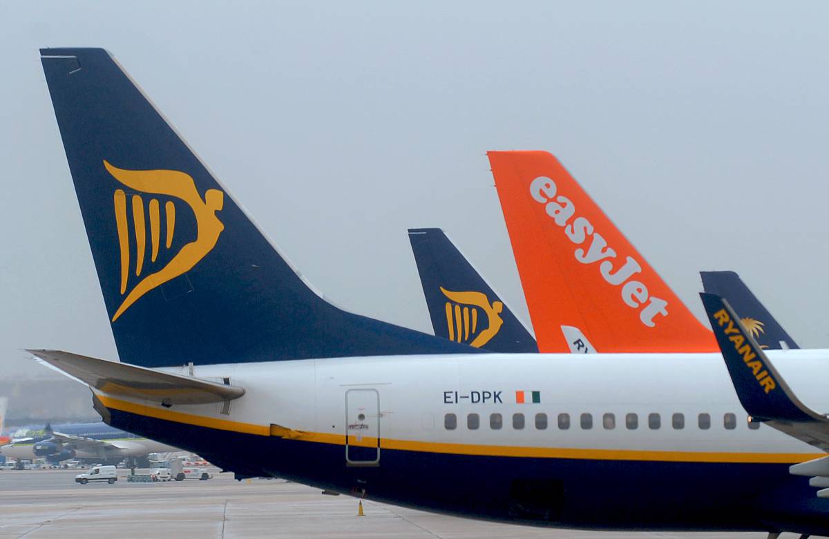Colas de aviones de Ryanair y Easyjet, las dos grandes del low cost europeo.