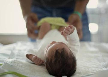 El padre por gestación subrogada no puede acumular el subsidio por maternidad y paternidad