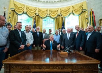 Donald Trump presenta las ayudas de 16.000 millones para el sector agrícola.