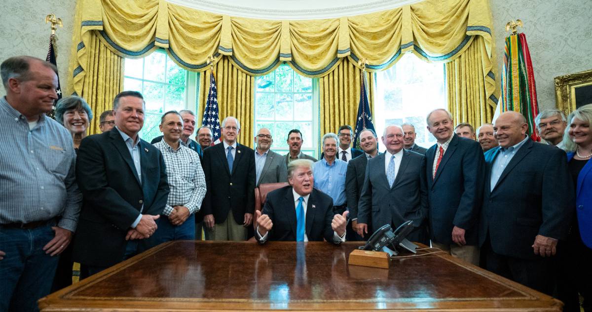 Donald Trump presenta las ayudas de 16.000 millones para el sector agrícola.