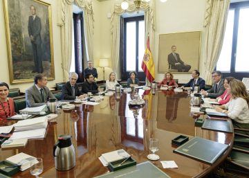 Meritxell Batet reunida con los miembros de la mesa del Congreso