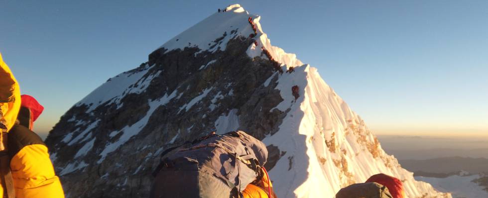 Hasta 135.000 euros por pasar un rato en la cima del Everest