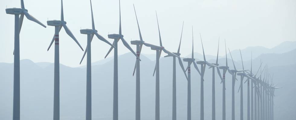 Molinos eólicos de Acciona.