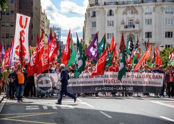 Sindicatos del Metal protestan en Bizkaia contra el bloqueo patronal, que se prolonga desde 2011.