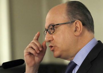 Sindicatos y AEB se enzarzan en el registro de la jornada laboral Sindicatos y AEB se enzarzan en el registro de la jornada laboral