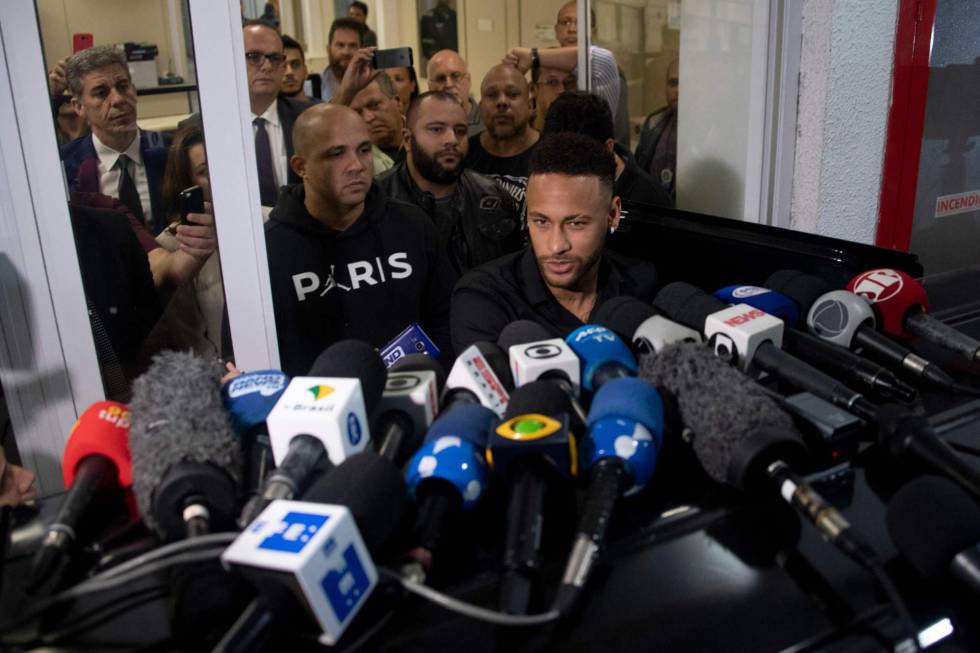 Brazil's star striker Neymar leaves a Police Station after giving a statement to police for posting intimate WhatsApp messages with Najila Trindade Mendes de Souza, who has accused of rape, on social media, at the Internet Crime Special Police Unit in Rio de Janeiro, Brazil on June 6, 2019. (Photo by Mauro Pimentel AFP)