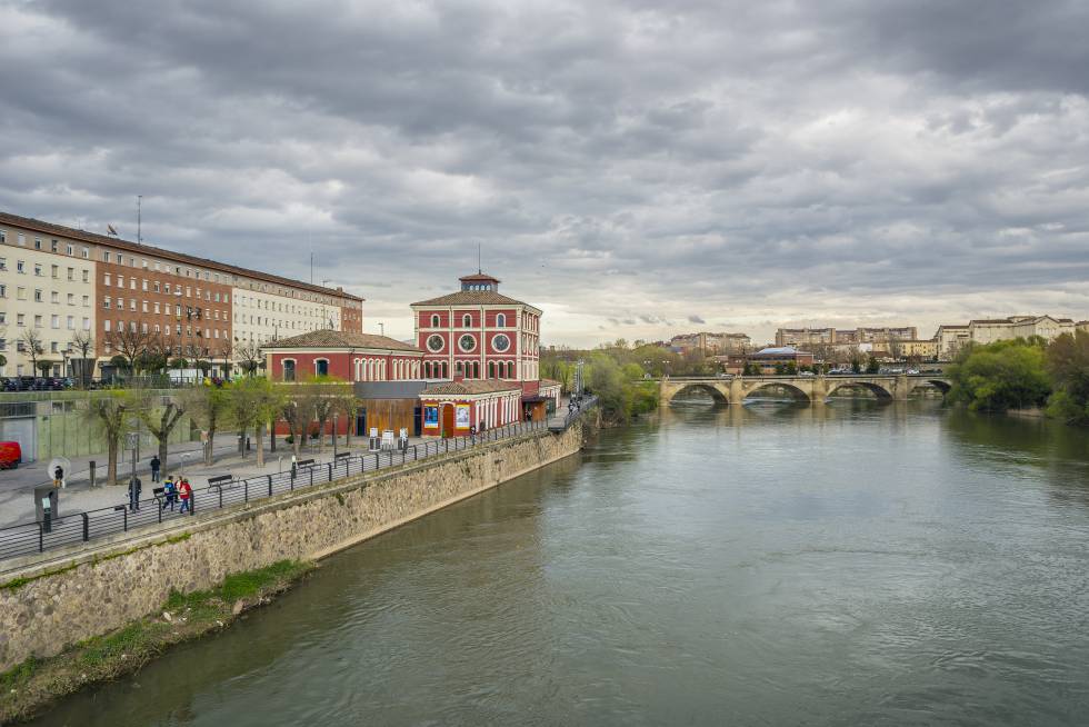 El rio Ebro a su paso por Logroño.