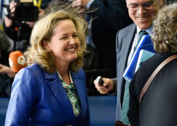 La ministra de Economía, Nadia Calviño, a su llegada ayer a la sede de la UE en Luxemburgo.