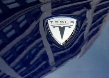 Así circula un Tesla Model 3 a más de 230kmh por una autopista