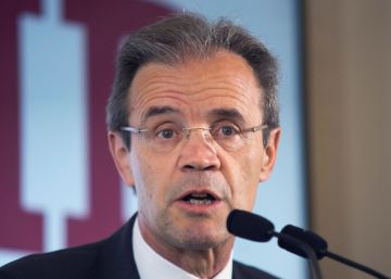 El presidente de CaixaBank, Jordi Gual, durante su intervención este miércoles en la UIMP, en el curso de la APIE, "Las finanzas sostenibles y su importancia en el futuro de la economía".