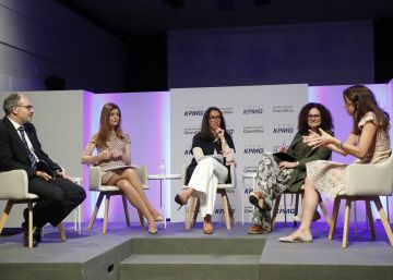 De izquierda a derecha: Miguel Jiménez, director de CincoDías; Alicia Muñoz Lombardía, directora de gobierno, regulación y privacidad de Santander; Noelle Cajigas, socia responsable de mercados y de 'capital markets' de KPMG; Olga Sánchez, CEO de Axa, y Ruth Díaz, directora de 'consumer business' de Amazon.es.