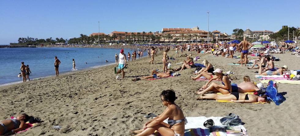 Imagen de la playa de los Cristianos, en Tenerife.