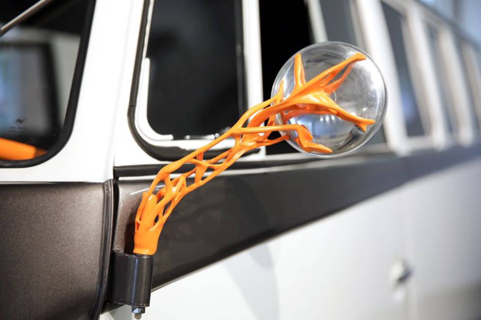 La mítica furgoneta hippie de Volkswagen vuelve a la vida como vehículo eléctrico