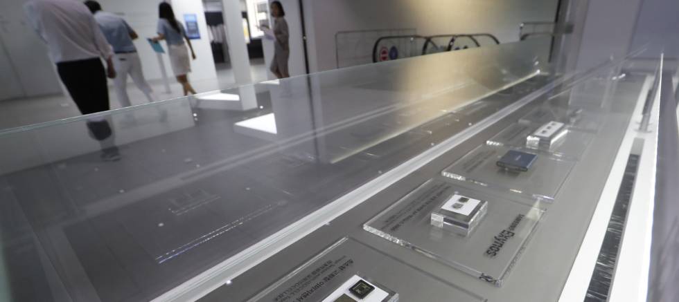 MIcroprocesadores de Samsung, en una tienda en Seúl.